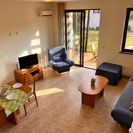 Lägenhet Velika Garden 1 Bedroom Apartment,